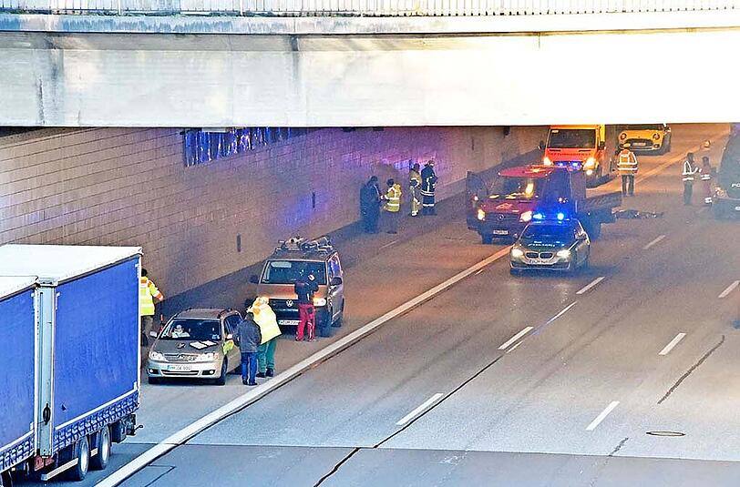Bei dem Unfall auf der A96 kam ein Mann ums Leben.