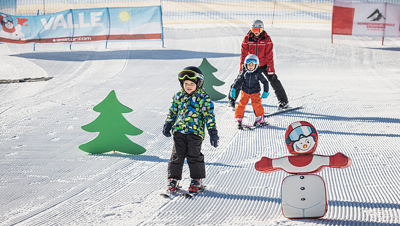 Früh übt sich, wer ein guter Skifahrer werden will. Früh übt sich, wer ein guter Skifahrer werden will.