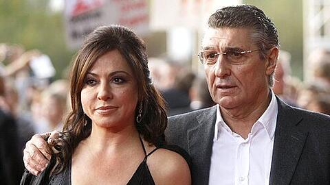 Simone Thomalla und Rudi Assauer waren von 2000 bis 2009 ein Paar. Wird die Schauspielerin die Alleinerbin des 2019 verstorbenen Schalke-Managers? (Archivbild)