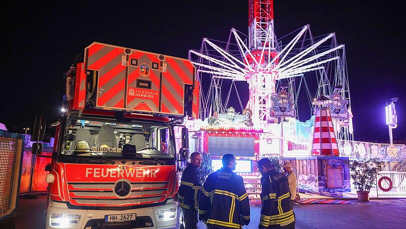 Das Kettenkarussell konnte ohne Eingreifen der Einsatzkräfte wieder auf den Boden zurückkehren. Das Kettenkarussell konnte ohne Eingreifen der Einsatzkräfte wieder auf den Boden zurückkehren.