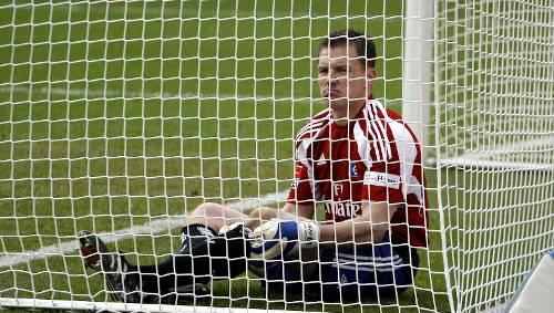 „Es gibt im Tor ein Prinzip, das so einfach ist wie brutal: das vom Jäger und Gejagtem“: HSV-Keeper Frank Rost. „Es gibt im Tor ein Prinzip, das so einfach ist wie brutal: das vom Jäger und Gejagtem“: HSV-Keeper Frank Rost.