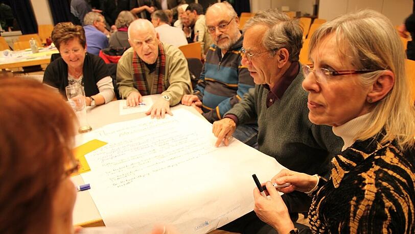 Mit den Herausforderungen für ihr Viertel beschäftigten sich die Büger beim Bürgerforum. Mit den Herausforderungen für ihr Viertel beschäftigten sich die Büger beim Bürgerforum.
