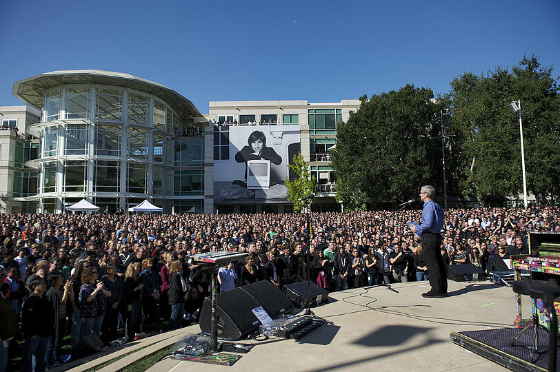 USA: Norah Jones singt bei Gedenkfeier für Steve Jobs - Panorama - Abendzeitung München
