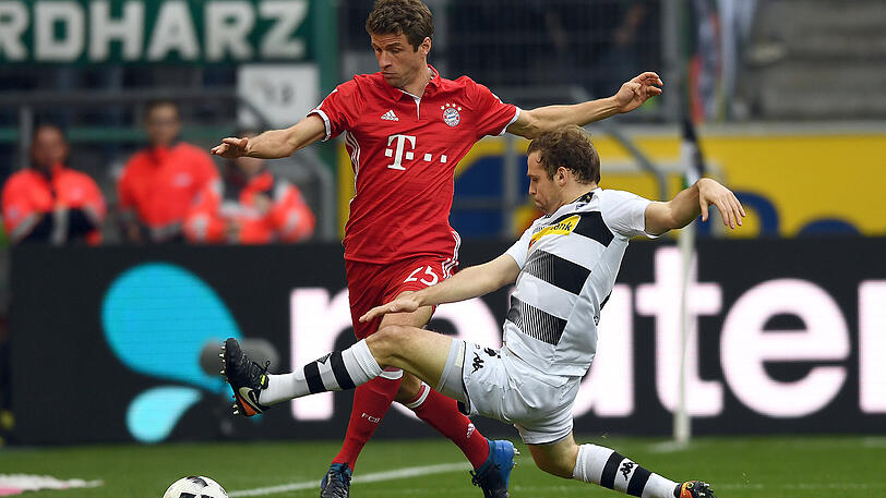 Thomas Müller: Note 2. Blieb in der Startelf, weil Vidal gesperrt fehlte. Agierte als  
offensiver Freigeist hinter der Spitze Lewandowski. Zum Jubiläum &ndash;  
sein 250. Bundesliga-Spiel - platzte der Knoten. Müller mit seinem  
93.Tor überholt damit Giovane Elber (92). Einmal nicht im Abseits als  
er frei vor Sommer auftauchte (38.). Zurückgepfiffen, er traf aber eh  
nicht.