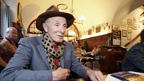 Herbert Achternbusch im Weißen Bräuhaus, seinem langjährigen Stammlokal in der Innenstadt.