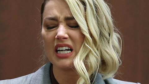 Amber Heard verzweifelt während ihrer Zeugenaussage.