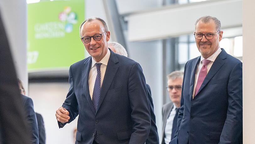 Bundeskanzler Friedrich Merz blieb nach dem Spitzengespr&auml;ch mit der Wirtschaft in Sachen Tankrabatt zur&uuml;ckhaltend.