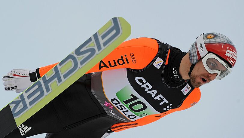 Björn Kircheisen bei seinem Sprung über die Normalschanze. Björn Kircheisen bei seinem Sprung über die Normalschanze.
