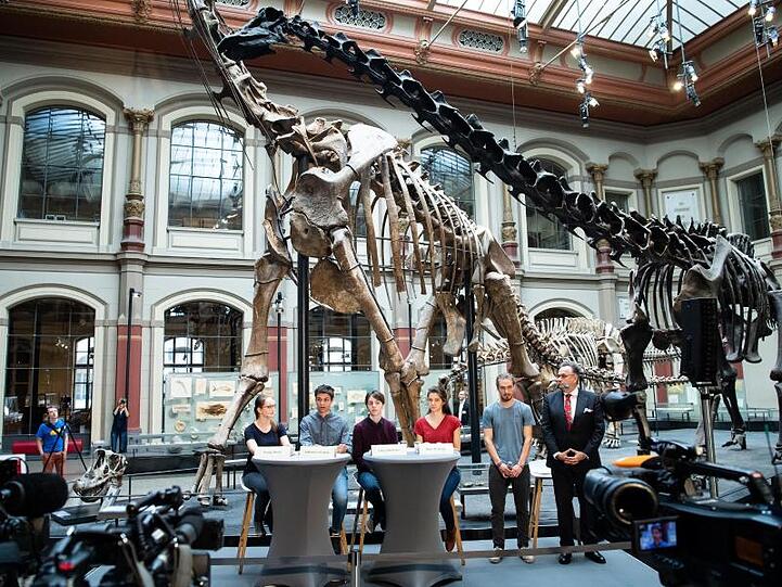 Schüler präsentieren im Berliner Naturkundemuseum konkrete Forderungen an die Politik.