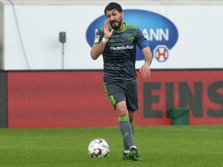 Ingolstadts Almog Cohen winkt ab. Foto: Stefan Puchner/Archivbild