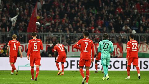 Für die Bayern ist der Traum von drei Titeln in dieser Saison geplatzt.