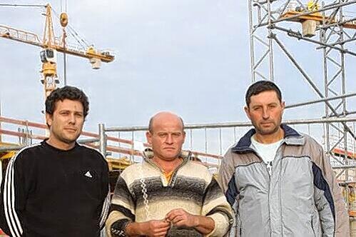 Drei Bauarbeiter, ein Schicksal: Ventsislav Kanchev, Nikola Milchev Dobrev, Todor Dimitrov Colakov (v. links).