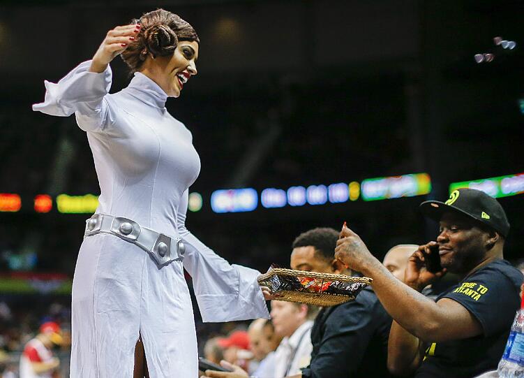 Der 50. Super Bowl zwischen den Denver Broncos und den Carolina Panthers steht an: In unserer Bilderstrecke zeigen wir schonmal die Cheerleader der NFL. Viel Spaß beim Durchklicken!