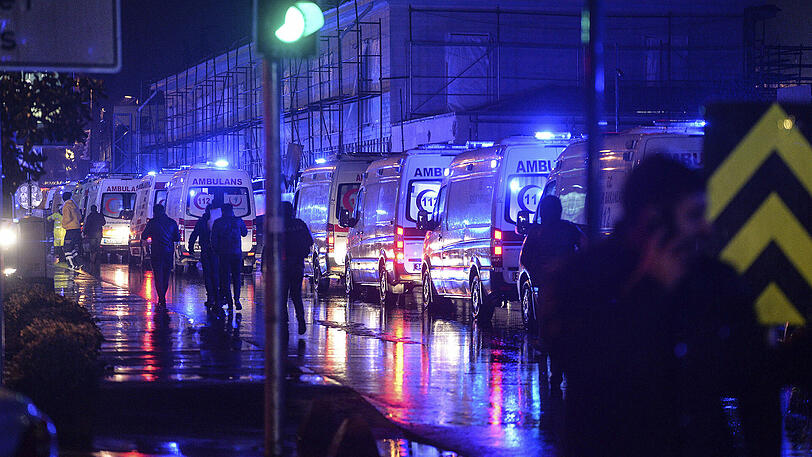 In Istanbul richtete ein Attentäter ein Blutbad unter Feiernden an. Die Bilder.