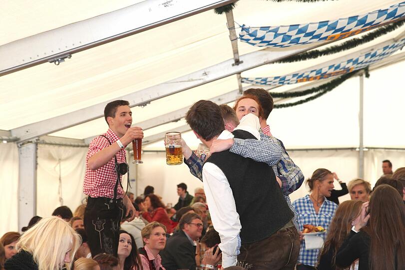 Selten ist eine Veranstaltung in Harlaching so umstritten gewesen wie das Burschenfest. Die AZ hat sich selber ein Bild gemacht.