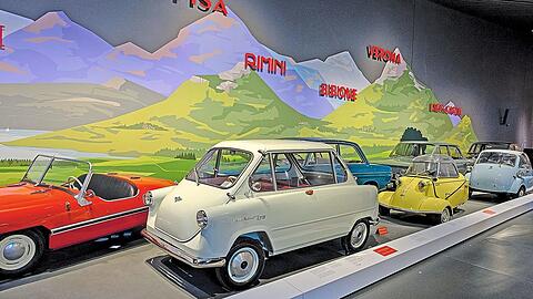 ł Im Haus der Bayerischen Geschichte in Regensburg gibt es viel zu entdecken - wie etwa historische Autos.