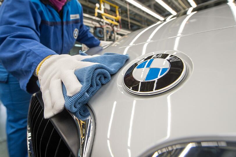 BMW ist seit Jahren der weltgrößte Oberklasse-Hersteller. Zuletzt konnte Mercedes-Benz aber kräftig aufholen.