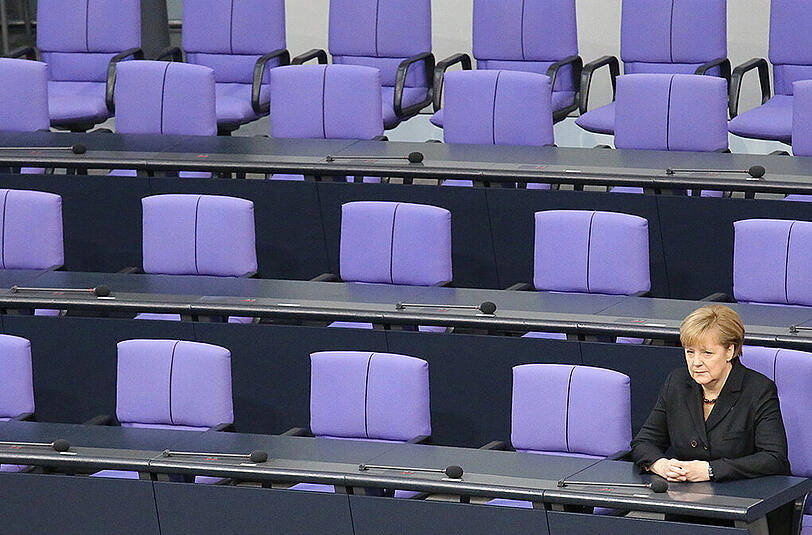 Angela Merkel auf ihrem Platz im Bundestag. Will sie ihn behalten?