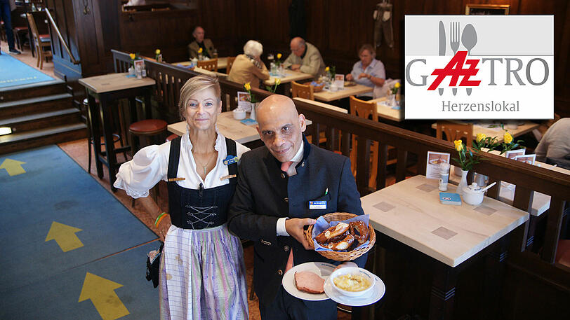Kellnerin Ira und Restaurantleiter Ismael mit dem legendären Franziskaner-Leberkäse.