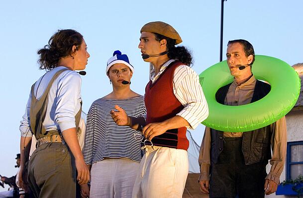 Jan Kittmann (3. v. l.) bei einer Theateraufführung im Juli 2006. Jan Kittmann (3. v. l.) bei einer Theateraufführung im Juli 2006.