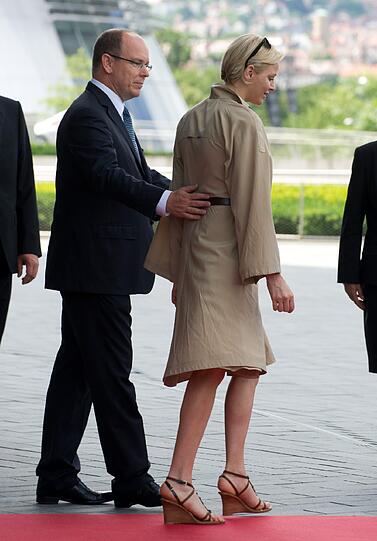 Fürst Albert II. und Fürstin Charlene von Monaco besuchen das Mercedes-Benz Museum in Stuttgart.
