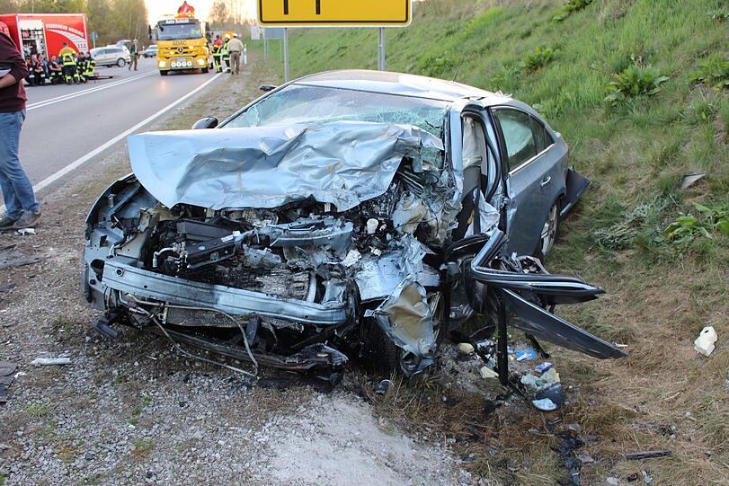 Bei dem Horror-Crash auf der B20 kam ein Mann ums Leben.