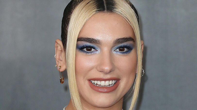 Dua Lipa trägt den Herbst-Trend "chunky Highlights".