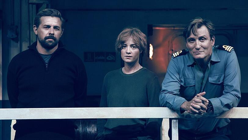 Klaas Heufer-Umlauf, Leonie Benesch und Oliver Masucci (v.l.) in "Der Schwarm".