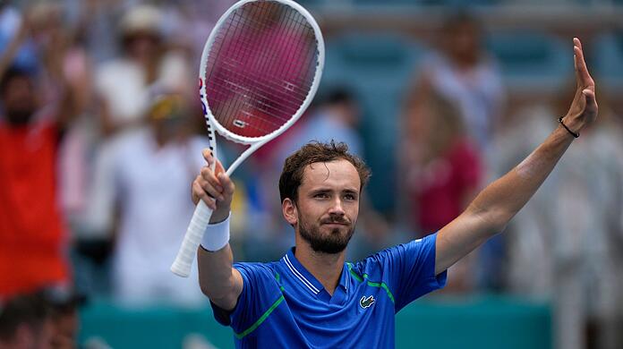 Daniil Medwedew hat auf die Vorwürfe von Alexander Zverev geantwortet.