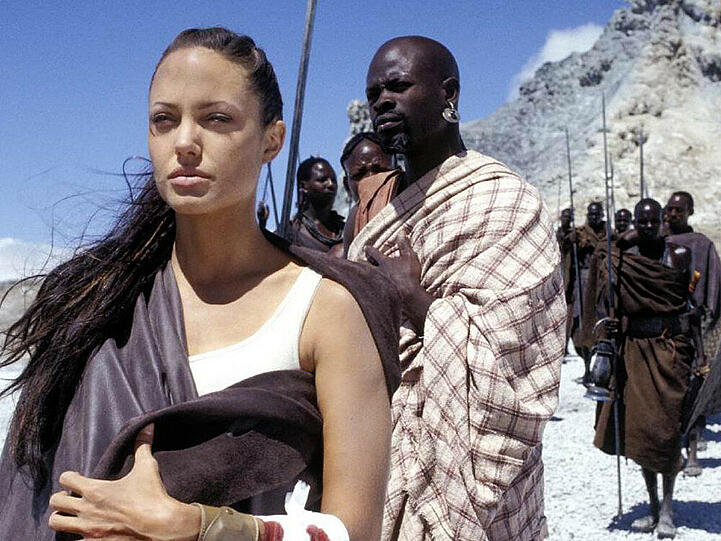 Ihre Reise führt Lara Croft (A. Jolie) dieses Mal unter anderem nach Kenia