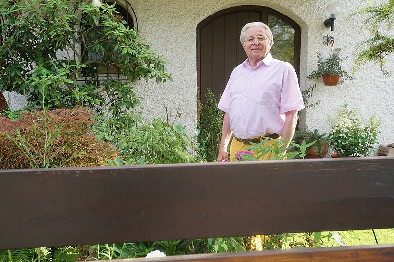 Noch grünt es prachtvoll im Garten von Klaus Springer. Im Laufe des heutigen Montags wird sich das allerdings ändern.