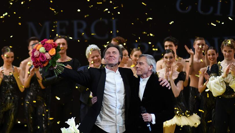 Ivan Liska (links) mit John Neumeier beim Schlussapplaus. Ivan Liska (links) mit John Neumeier beim Schlussapplaus.