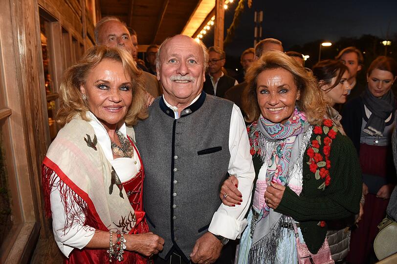 Walter Dück mit Frau Gaby und Hella Brice