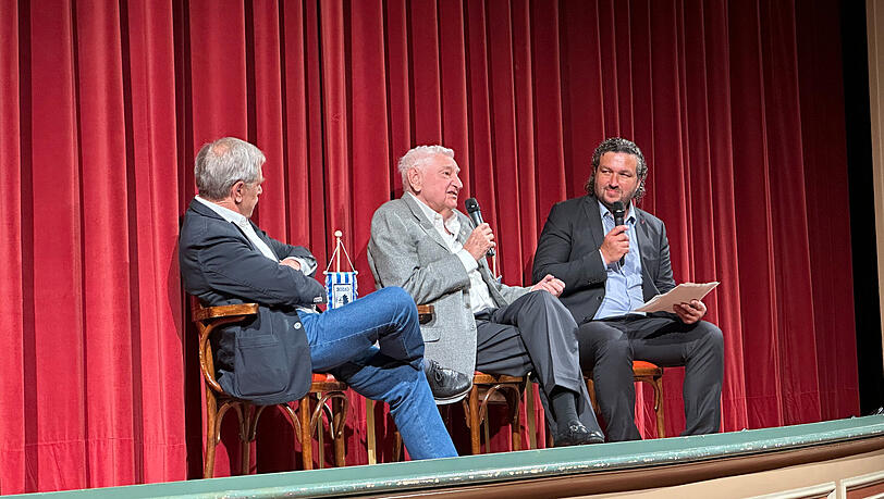 Die Löwen-Legenden Fredi Heiß, Petar Radenkovic wurden von Moderator Tobias Fischbeck zur Zukunft vom TSV 1860 befragt.