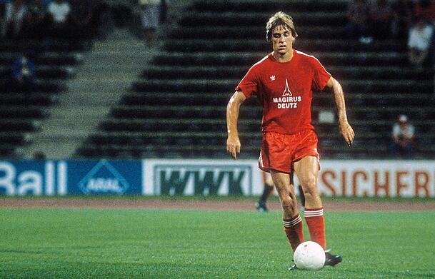 Er war der Erste: Jan Einar Aas im legend&auml;ren Magirus-Deutz-Trikot. Der Abwehrspieler war der erste Norweger beim FC Bayern. Beinahe w&auml;re er damals zu Konkurrent M&ouml;nchengladbach gewechselt.  Fotos: imago, privat