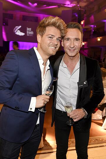 Jochen Bendel mit Freund Matthias Pridoehl.