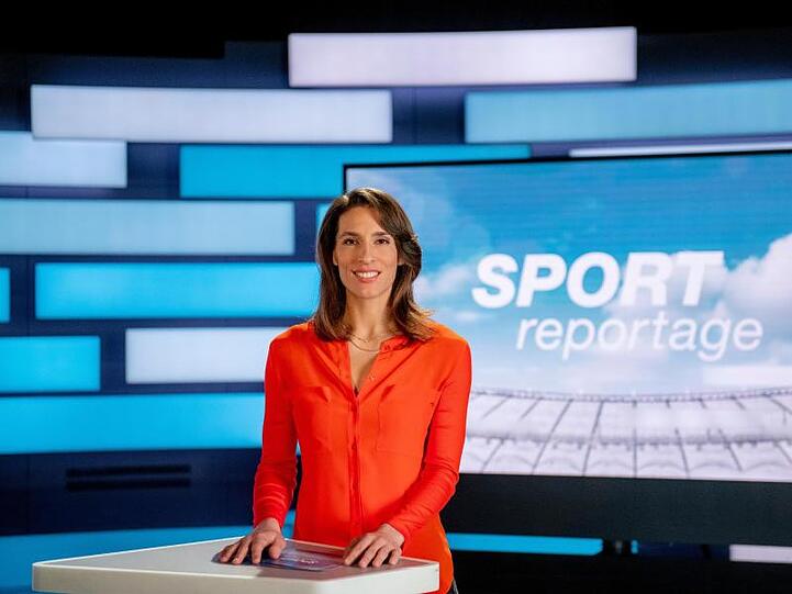 Andrea Petkovic im Studio als Moderatorin der "ZDF SPORTreportage".