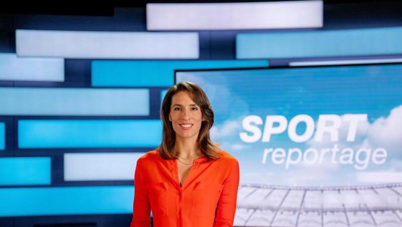 Andrea Petkovic im Studio als Moderatorin der "ZDF SPORTreportage". Andrea Petkovic im Studio als Moderatorin der "ZDF SPORTreportage".