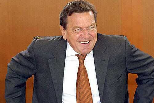 Da kommt gute Laune auf: Alt-Bundeskanzler Gerhard Schröder (65)...