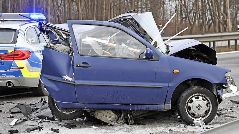 Ein Mensch starb bei dem fatalen Serienunfall auf der A8 am Samstagnachmittag.