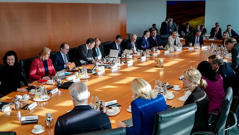 Die w&ouml;chentliche Kabinettsitzung stand diesmal unter der &Uuml;berschrift "Entlastungskabinett"