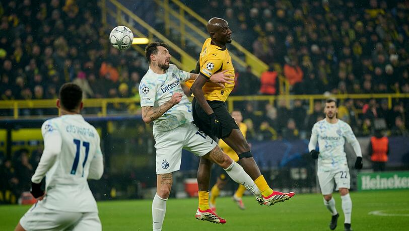 Serhou Guirassy (r) steckt im Formtief.