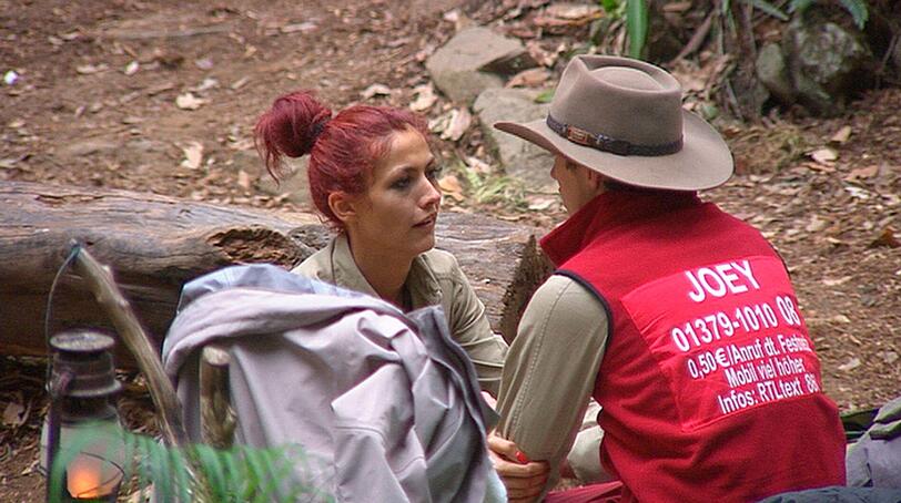 Patrick scheint seinen Campbewohnern immer ihr Intimstes entlocken zu können. Beim Plaudern mit Fiona auf der Liege stellt er eine Vermutung an, nichtsahnend was er damit auslöst: &bdquo;Ich habe irgendwie bei dir das Gefühl, dass dir extrem viel Verantwortung in die Lebensbahn geschossen wurde - zu früh!&ldquo;