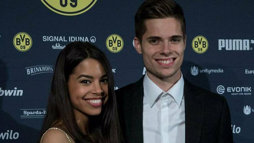 Julian Weigl und Sarah Richmond haben sich im Teenageralter kennengelernt