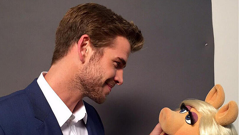 Liam beim Flirten mit Miss Piggy Liam beim Flirten mit Miss Piggy