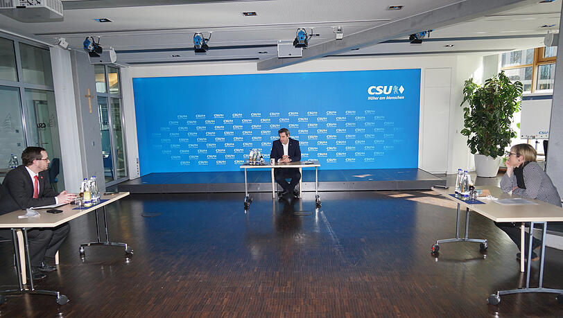 Interview mit Abstand: Ministerpräsident Markus Söder im Gespräch mit den Redakteuren Natalie Kettinger und Markus Peherstorfer. Interview mit Abstand: Ministerpräsident Markus Söder im Gespräch mit den Redakteuren Natalie Kettinger und Markus Peherstorfer.