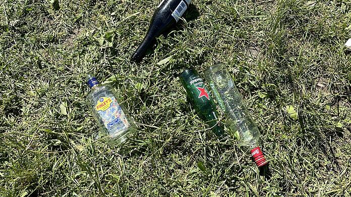 Die CSU will ein Konzept, um Glasflaschen-Müll an der Isar zu reduzieren.