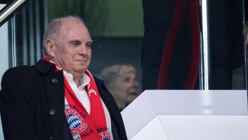 Präsident Uli Hoeneß von München steht auf der Tribüne. Foto: Sven Hoppe/Archiv Präsident Uli Hoeneß von München steht auf der Tribüne. Foto: Sven Hoppe/Archiv