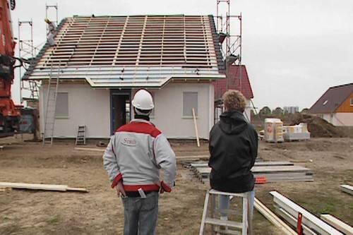Baustelle Eigenheim: Wer beim Bauen staatliche Riester-Förderung will, sollte noch abwarten