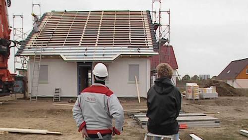 Baustelle Eigenheim: Wer beim Bauen staatliche Riester-Förderung will, sollte noch abwarten Baustelle Eigenheim: Wer beim Bauen staatliche Riester-Förderung will, sollte noch abwarten